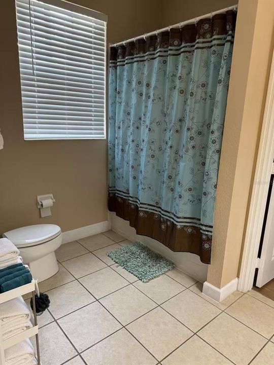 合同活跃: $450,000 (3 贝兹, 2 浴室, 1247 平方英尺)