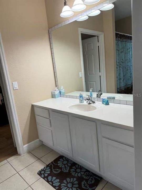 合同活跃: $450,000 (3 贝兹, 2 浴室, 1247 平方英尺)