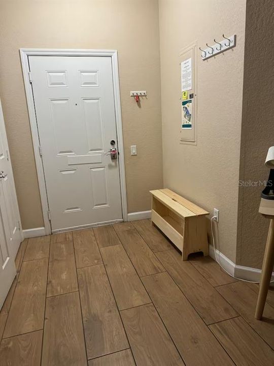 合同活跃: $450,000 (3 贝兹, 2 浴室, 1247 平方英尺)