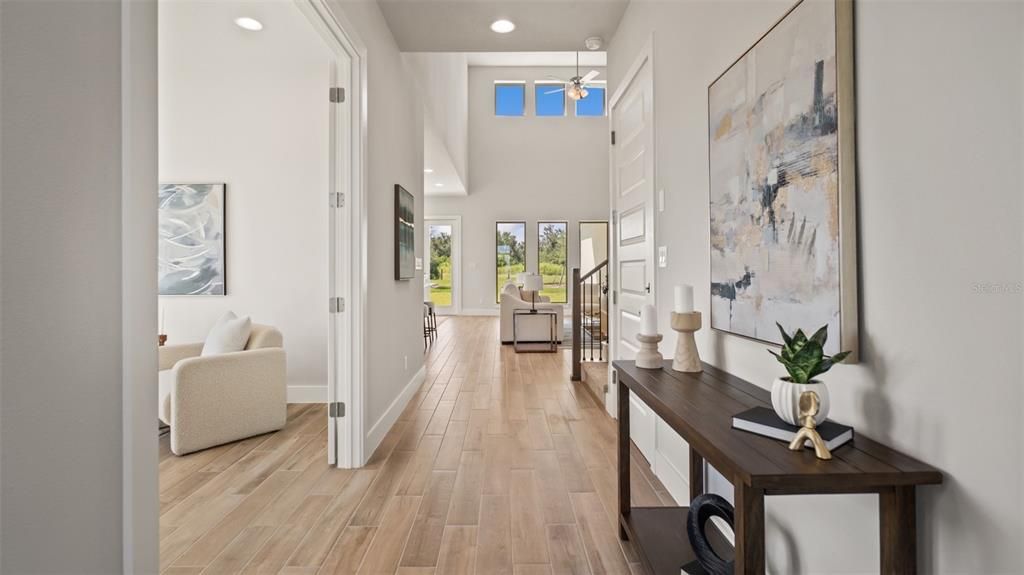 Под контрактом: $549,900 (4 спален, 3 ванн, 2713 Квадратных фут)