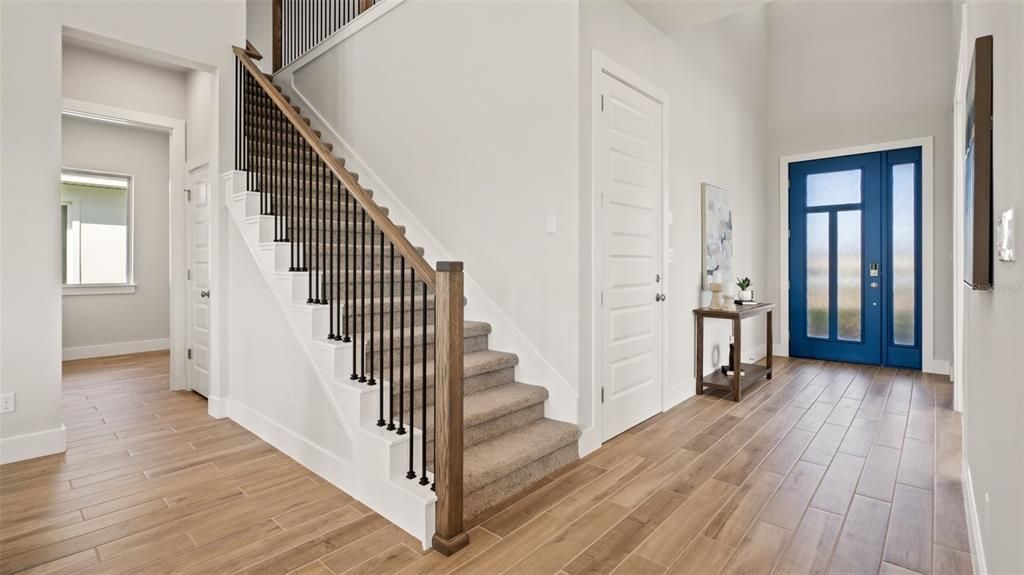 Под контрактом: $549,900 (4 спален, 3 ванн, 2713 Квадратных фут)