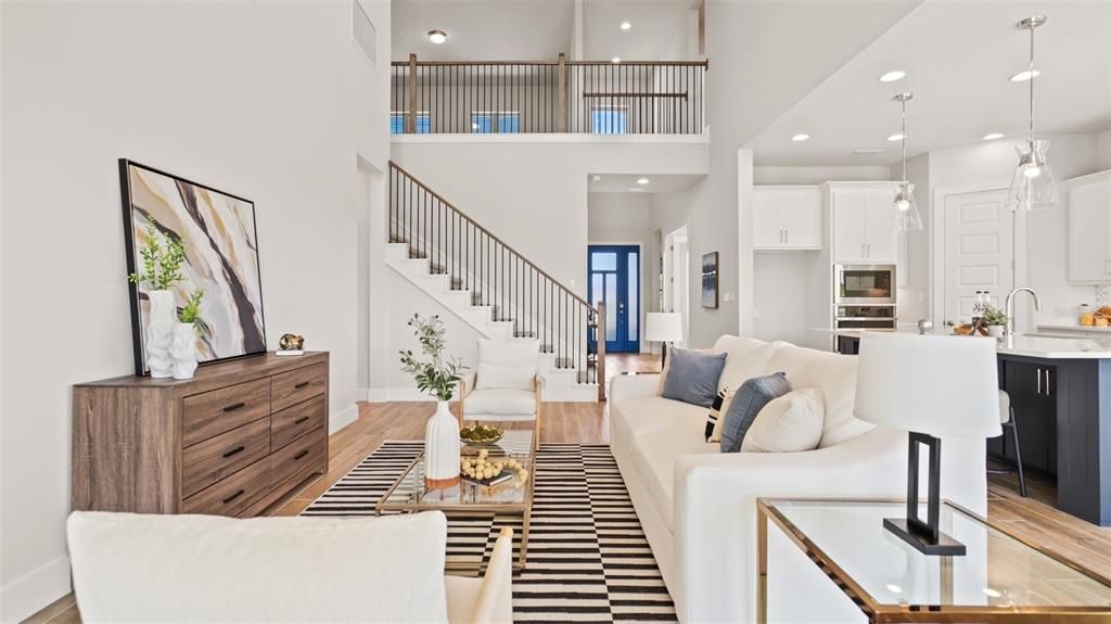 Под контрактом: $549,900 (4 спален, 3 ванн, 2713 Квадратных фут)