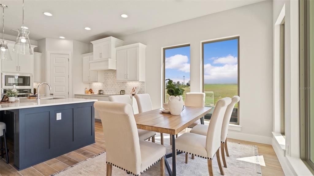 Под контрактом: $549,900 (4 спален, 3 ванн, 2713 Квадратных фут)