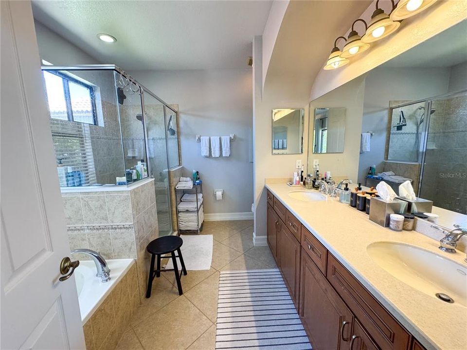 For Sale: $525,000 (4 beds, 2 baths, 3079 Square Feet)