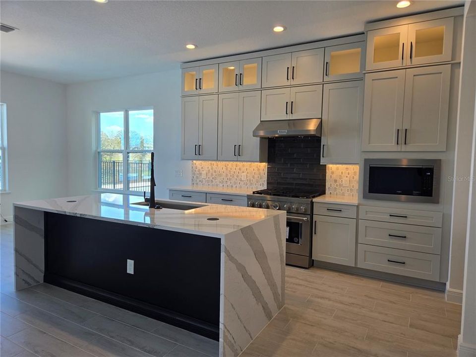 待售: $1,395,000 (6 贝兹, 5 浴室, 4152 平方英尺)