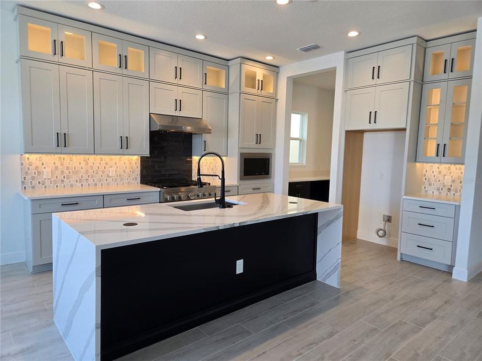 待售: $1,395,000 (6 贝兹, 5 浴室, 4152 平方英尺)