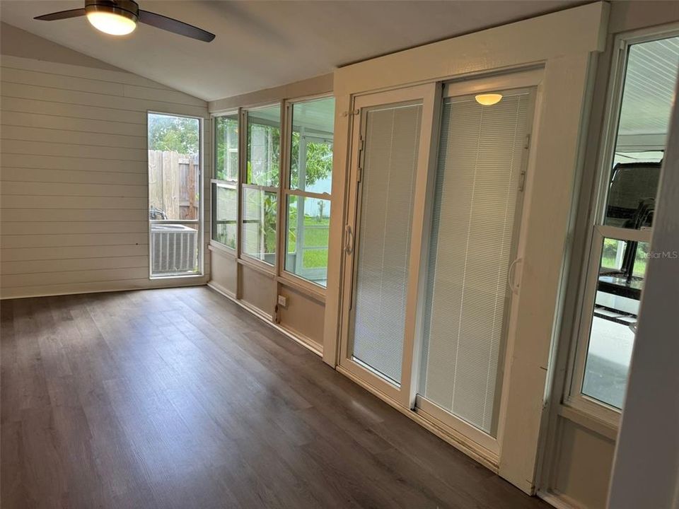 Под контрактом: $330,000 (3 спален, 1 ванн, 1332 Квадратных фут)