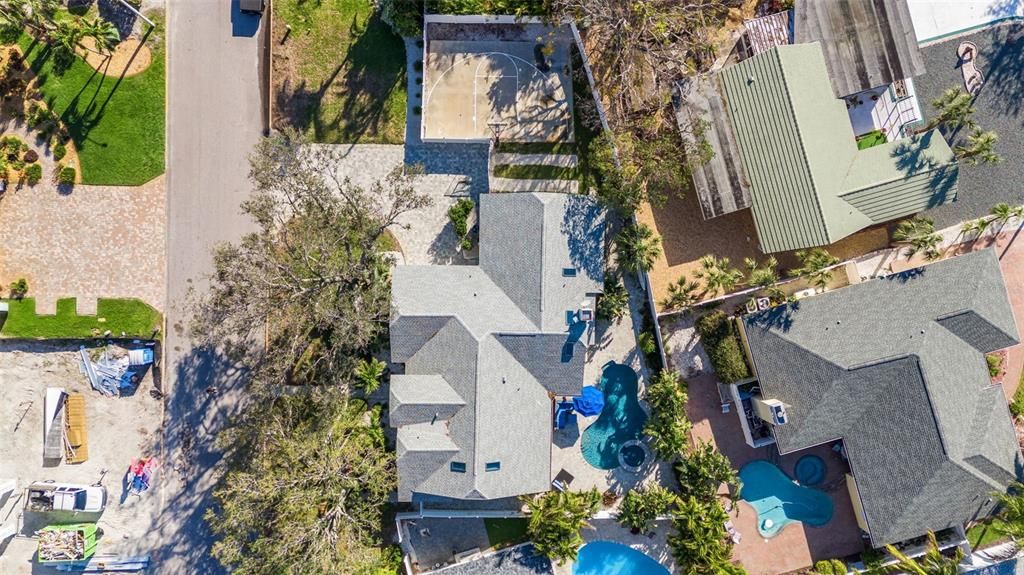 合同活跃: $1,200,000 (4 贝兹, 2 浴室, 2323 平方英尺)