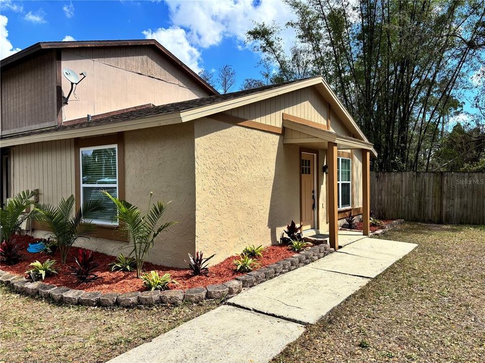 Recently Rented: $1,650 (1 beds, 1 baths, 638 Square Feet)