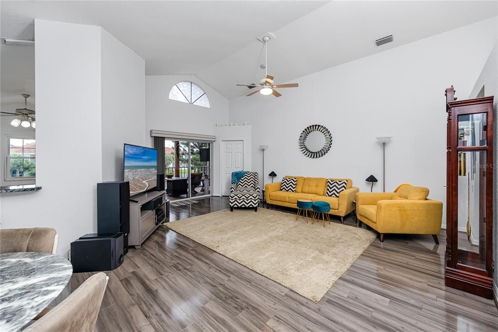 Activo con contrato: $700,000 (3 camas, 2 baños, 1650 Pies cuadrados)