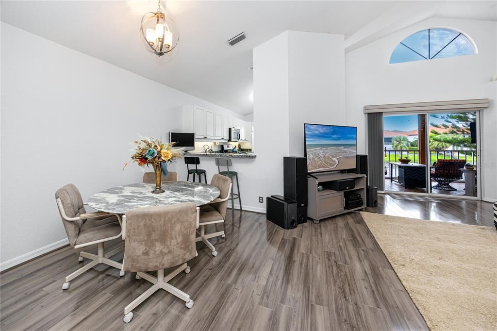 Activo con contrato: $700,000 (3 camas, 2 baños, 1650 Pies cuadrados)