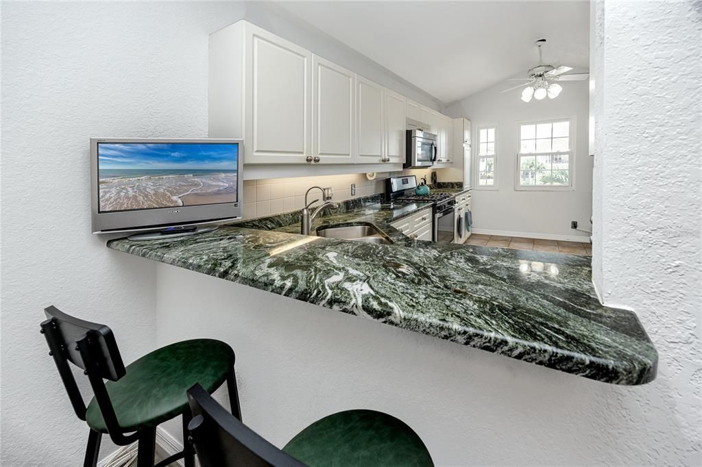 Activo con contrato: $700,000 (3 camas, 2 baños, 1650 Pies cuadrados)