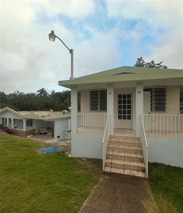 Recently Sold: $259,000 (6 beds, 2 baths, 1061 Square Feet)