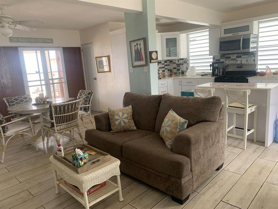 На продажу: $978,000 (4 спален, 3 ванн, 1548 Квадратных фут)