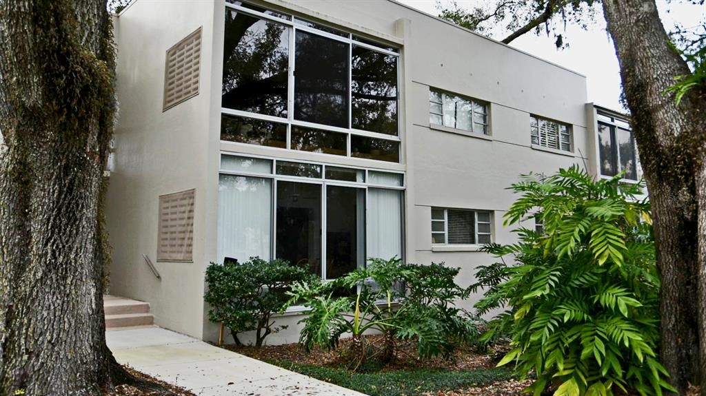 Recently Sold: $260,000 (2 beds, 2 baths, 1074 Square Feet)