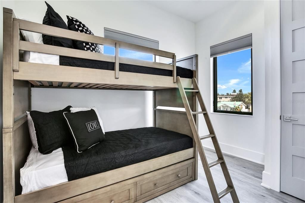 For Sale: $1,695,000 (4 beds, 3 baths, 1824 Square Feet)