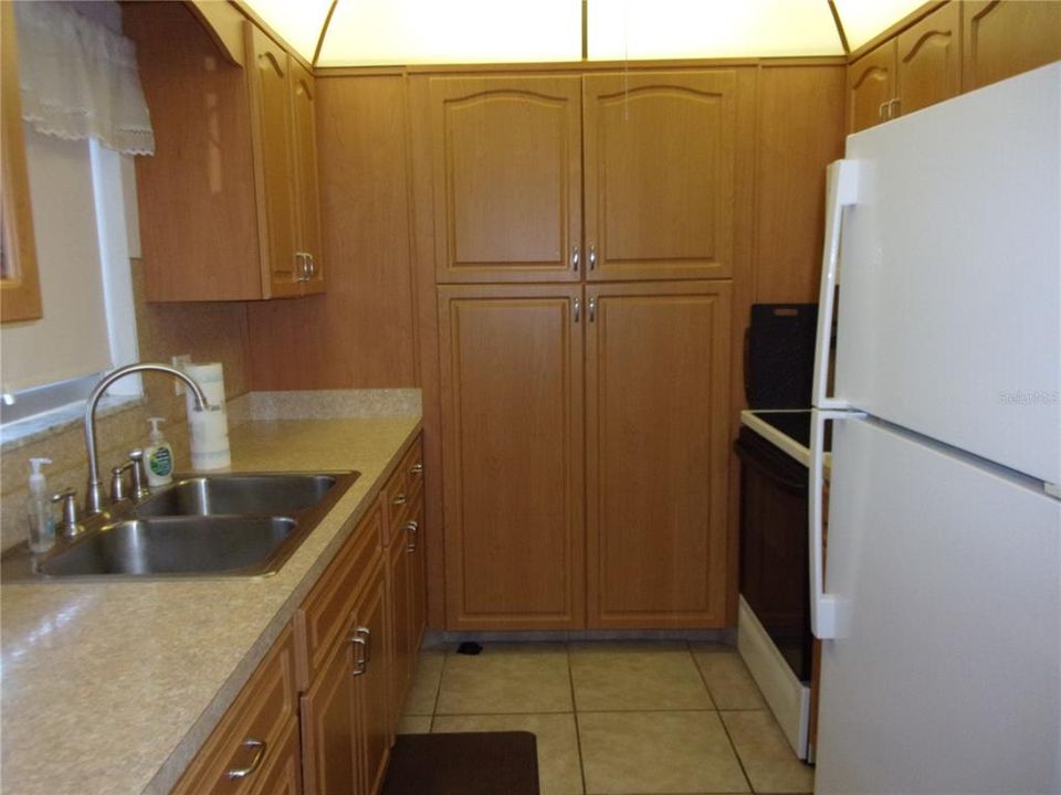 Active With Contract: $97,000 (1 beds, 1 baths, 874 Square Feet)