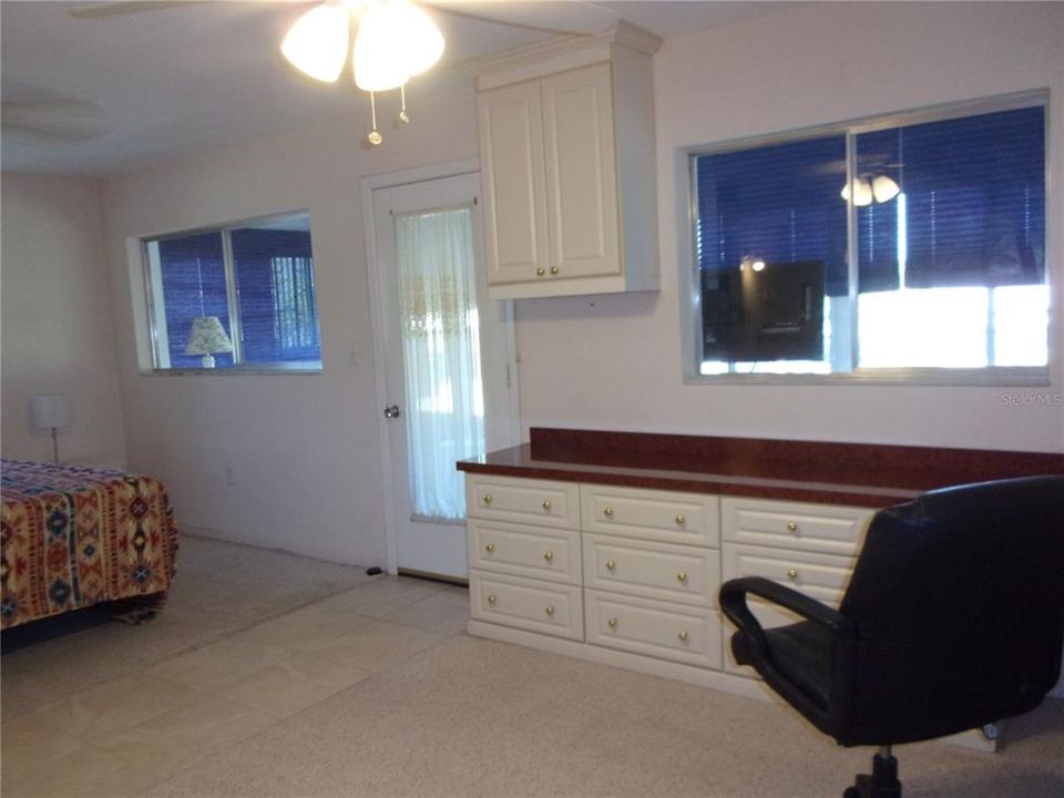 Active With Contract: $97,000 (1 beds, 1 baths, 874 Square Feet)