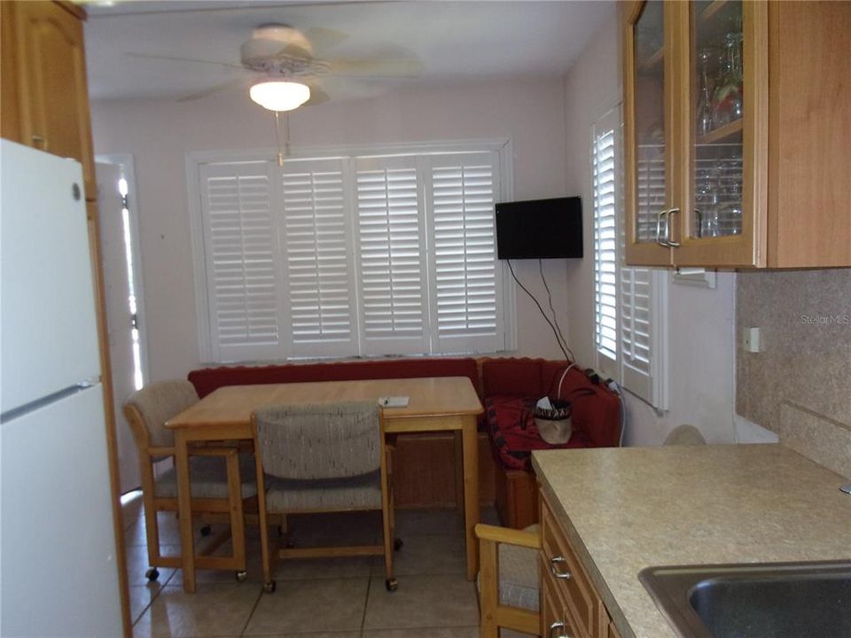 Active With Contract: $97,000 (1 beds, 1 baths, 874 Square Feet)
