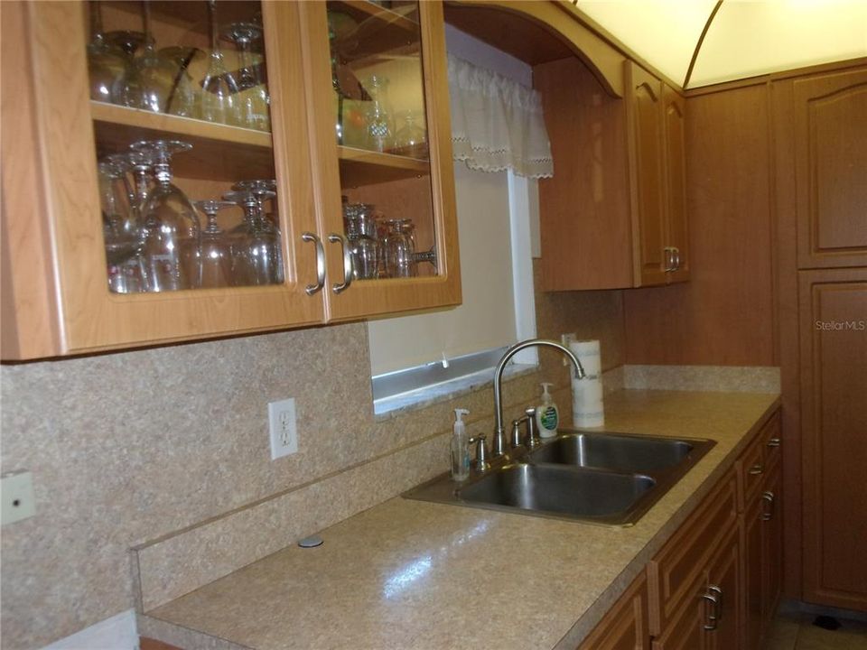 Active With Contract: $97,000 (1 beds, 1 baths, 874 Square Feet)