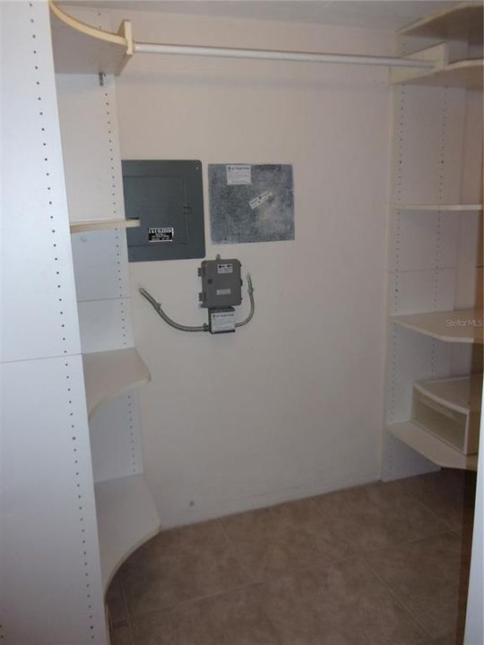 Active With Contract: $97,000 (1 beds, 1 baths, 874 Square Feet)