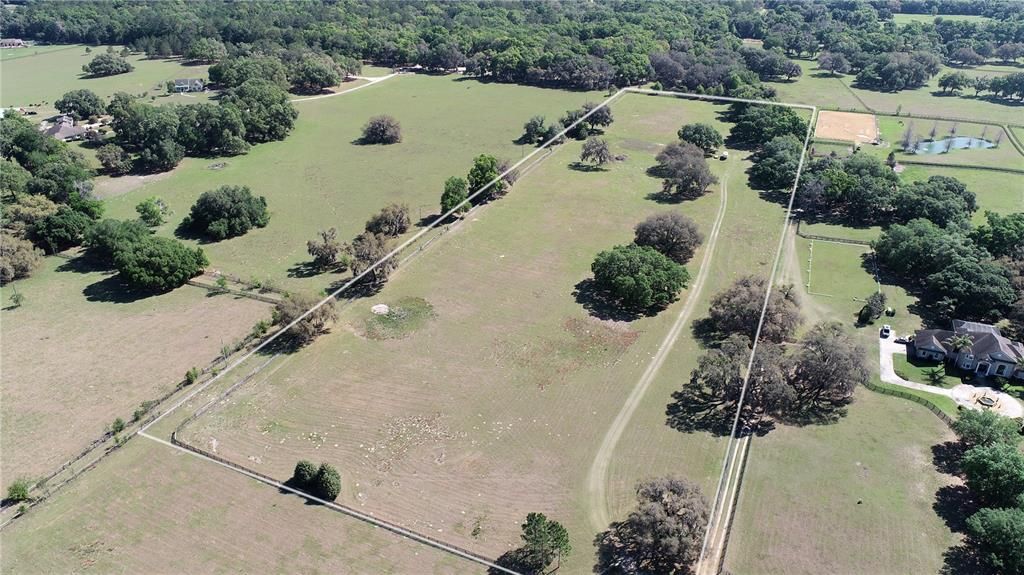 На продажу: $1,347,000 (17.96 acres)