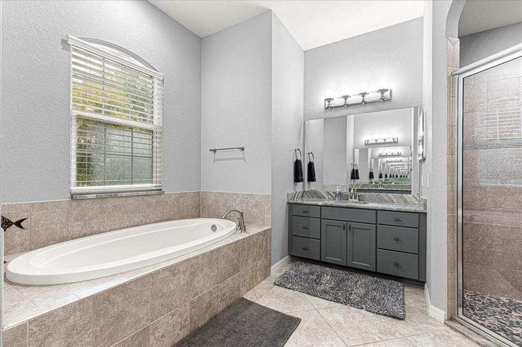 En Venta: $1,200,000 (3 camas, 2 baños, 2846 Pies cuadrados)