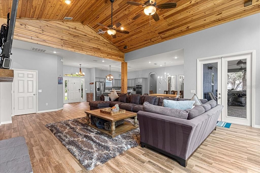 En Venta: $1,200,000 (3 camas, 2 baños, 2846 Pies cuadrados)