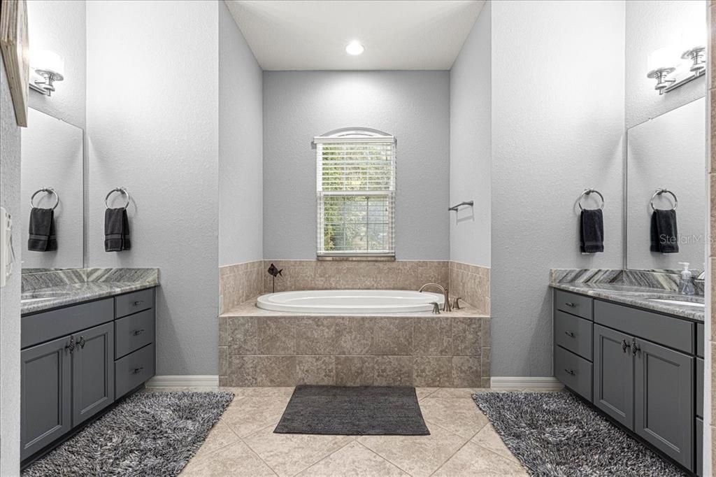 En Venta: $1,200,000 (3 camas, 2 baños, 2846 Pies cuadrados)