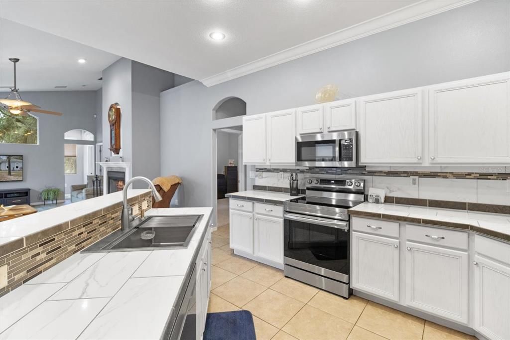 For Sale: $679,999 (4 beds, 3 baths, 2639 Square Feet)