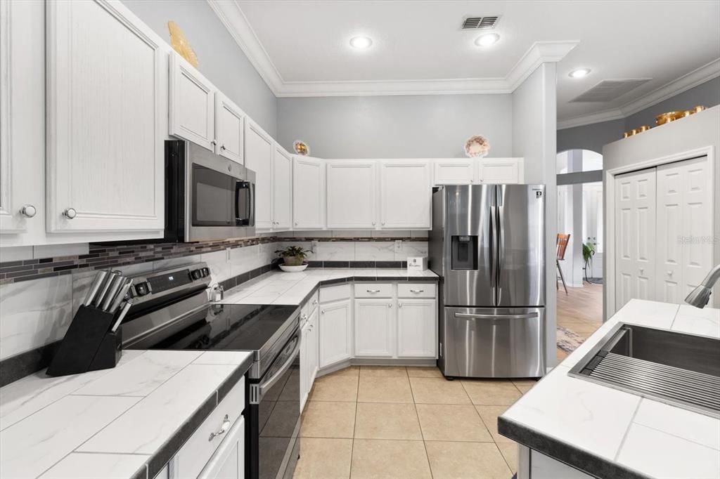 For Sale: $679,999 (4 beds, 3 baths, 2639 Square Feet)