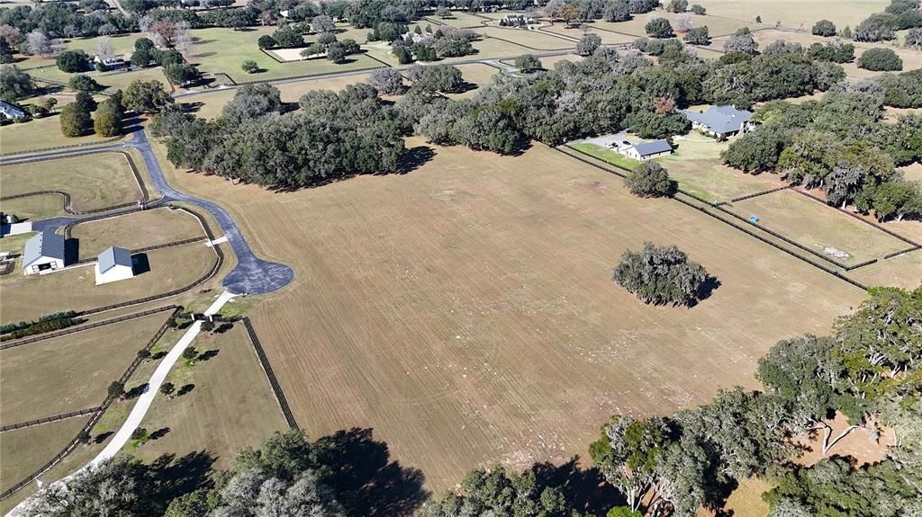 En Venta: $1,486,000 (20.12 acres)