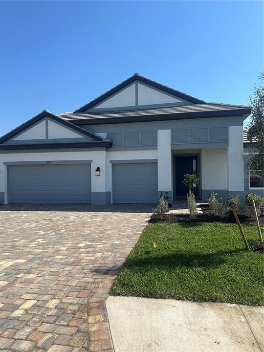 Recently Sold: $828,615 (3 beds, 3 baths, 2581 Square Feet)