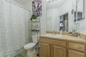 На продажу: $165,000 (1 спален, 1 ванн, 957 Квадратных фут)