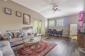 На продажу: $165,000 (1 спален, 1 ванн, 957 Квадратных фут)