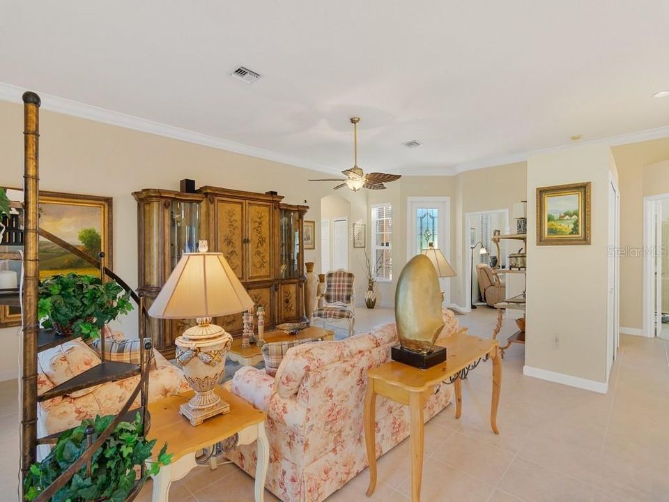 待售: $574,900 (2 贝兹, 2 浴室, 1723 平方英尺)