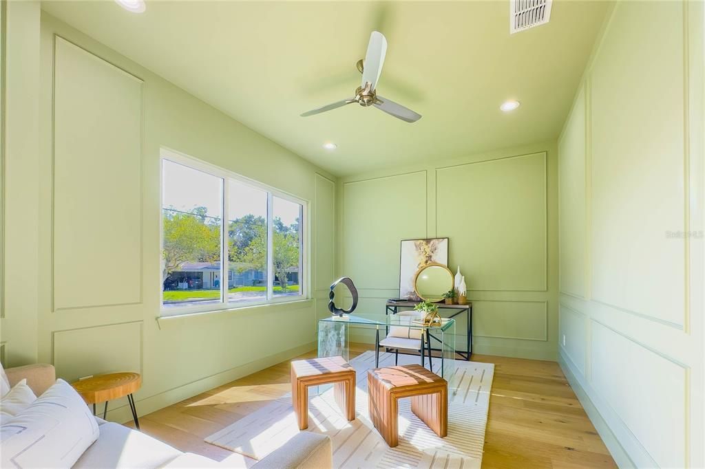 合同活跃: $1,600,000 (4 贝兹, 4 浴室, 4111 平方英尺)