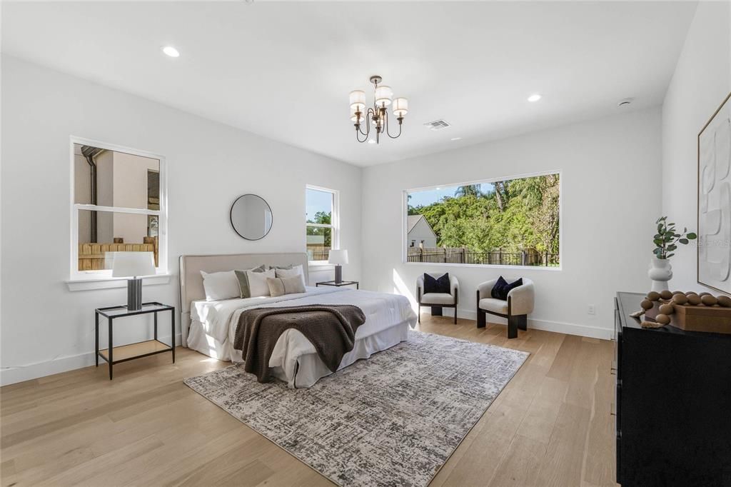 合同活跃: $1,600,000 (4 贝兹, 4 浴室, 4111 平方英尺)