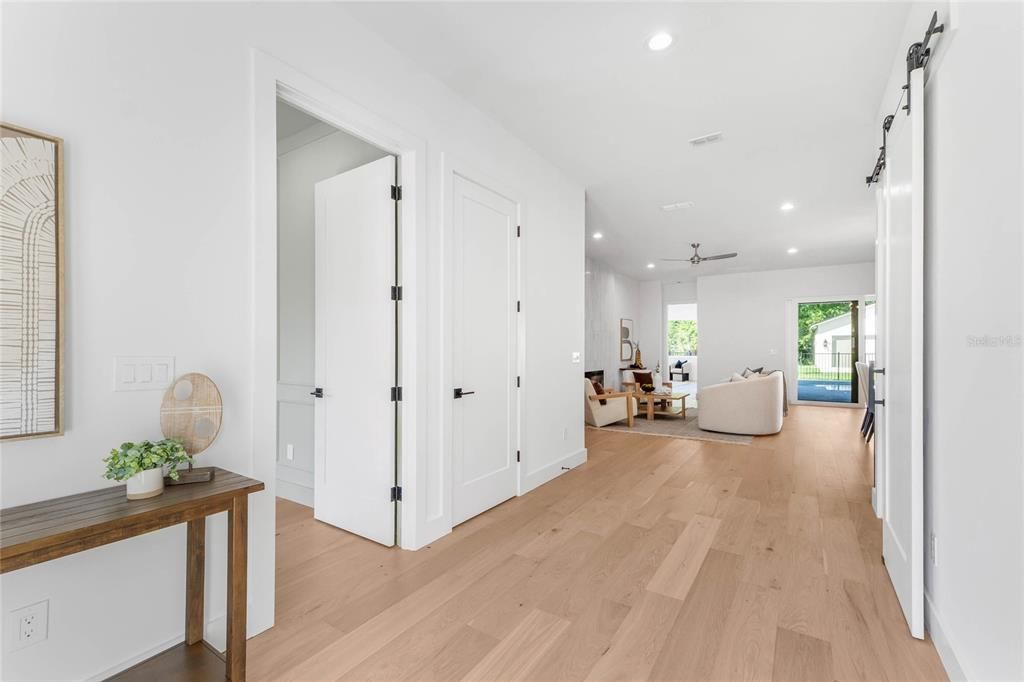 合同活跃: $1,600,000 (4 贝兹, 4 浴室, 4111 平方英尺)