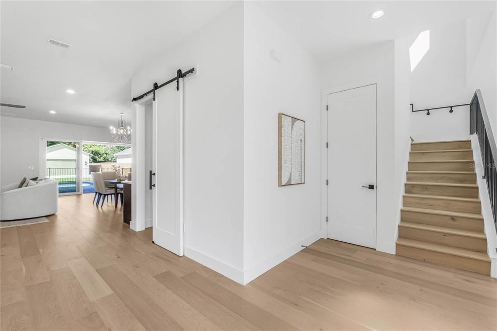 合同活跃: $1,600,000 (4 贝兹, 4 浴室, 4111 平方英尺)