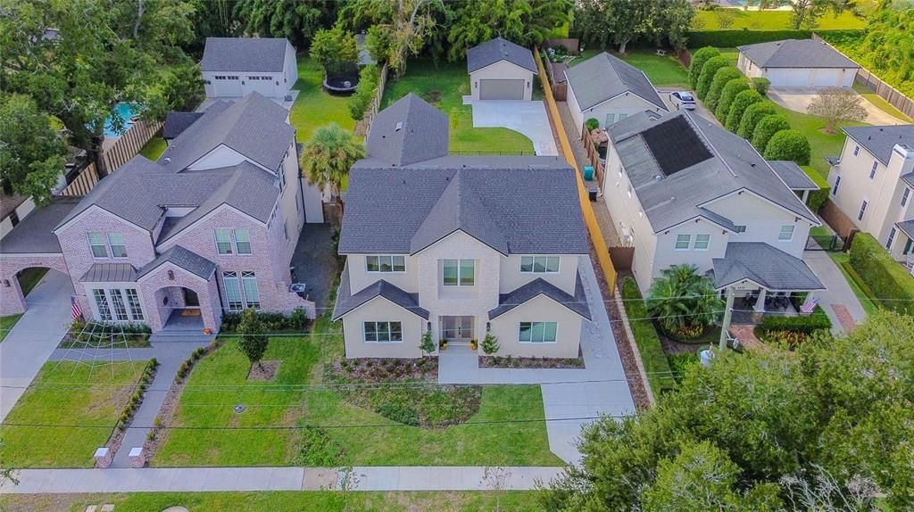 合同活跃: $1,600,000 (4 贝兹, 4 浴室, 4111 平方英尺)