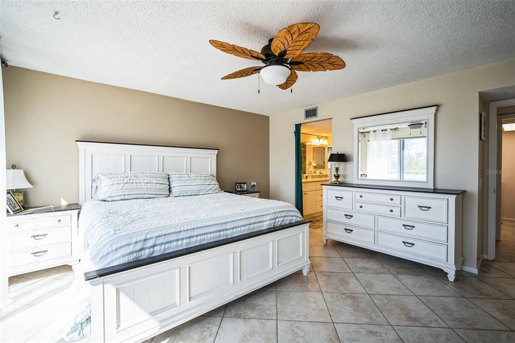 En Venta: $199,900 (2 camas, 2 baños, 1435 Pies cuadrados)