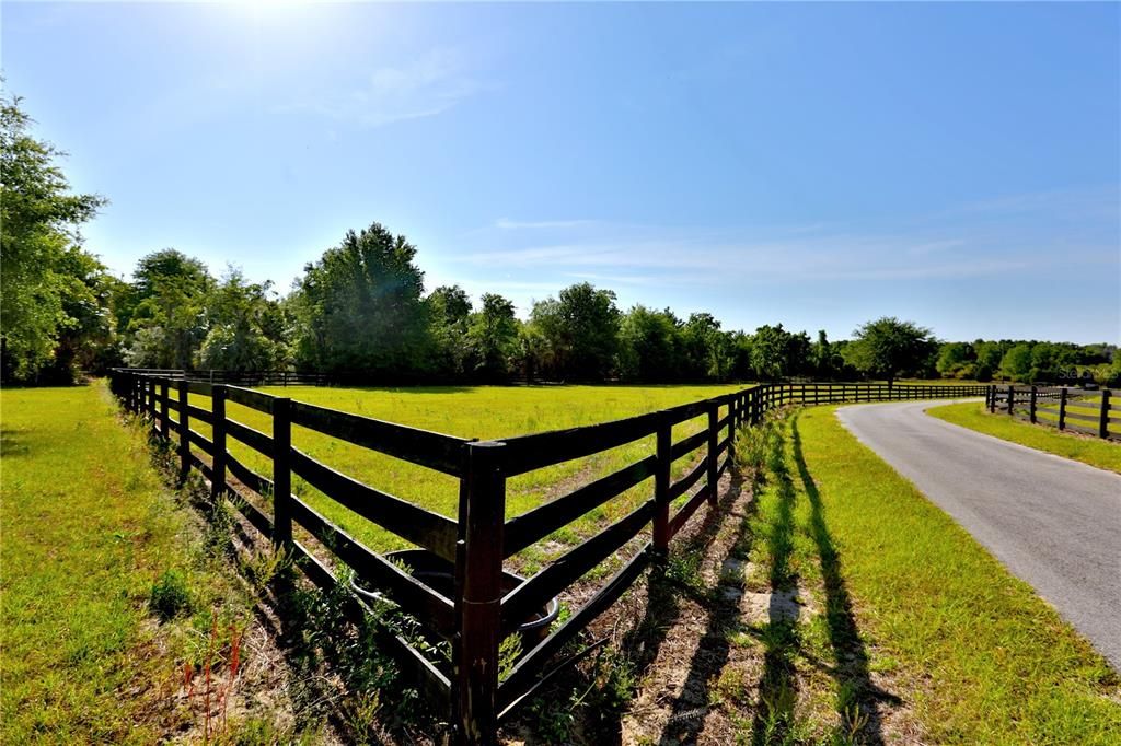 На продажу: $6,000,000 (2 спален, 2 ванн, 1458 Квадратных фут)