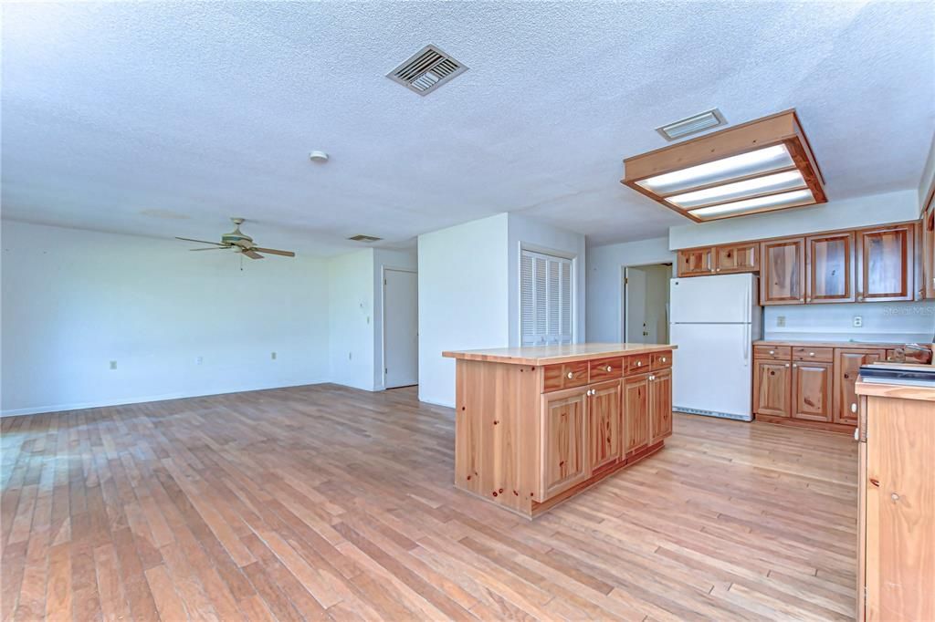 For Sale: $649,000 (3 beds, 2 baths, 2316 Square Feet)