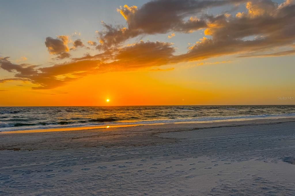 合同活跃: $1,950,000 (0.01 acres)