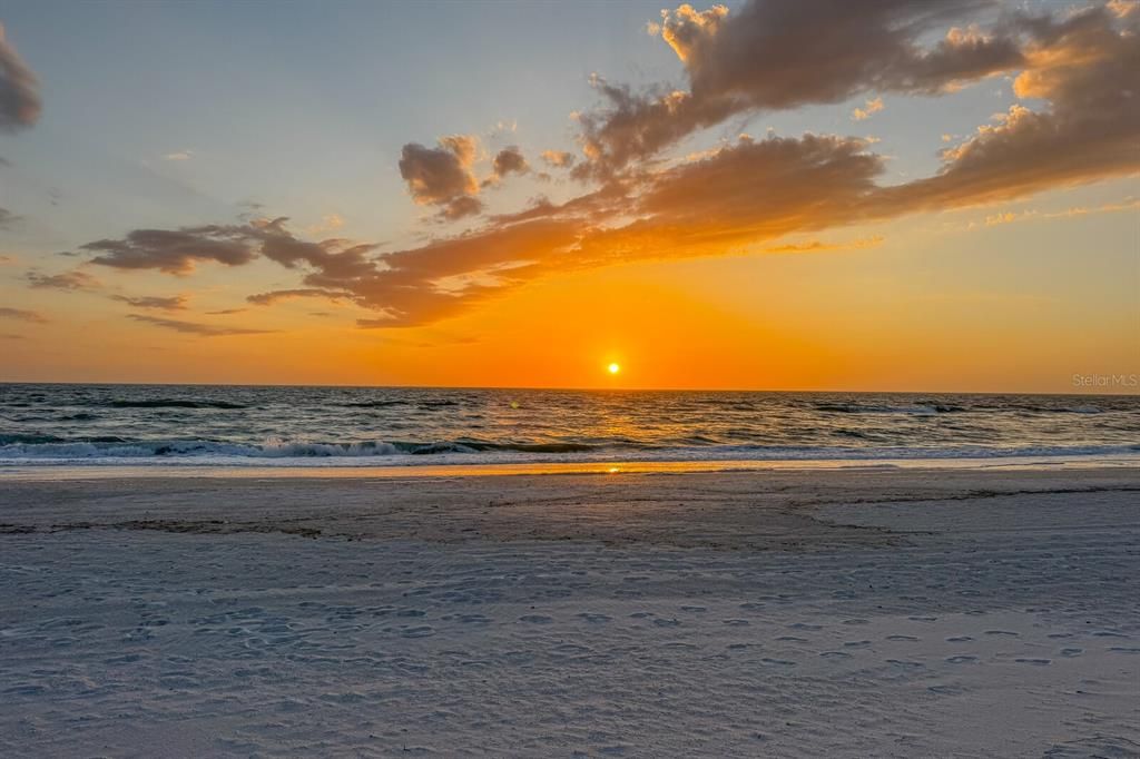 合同活跃: $1,950,000 (0.01 acres)