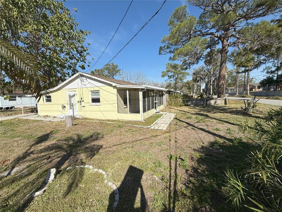 Vendido Recientemente: $79,500 (2 camas, 1 baños, 700 Pies cuadrados)