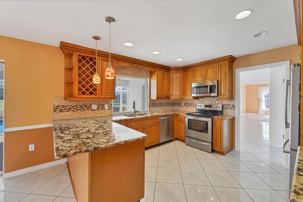 Activo con contrato: $739,900 (5 camas, 3 baños, 3299 Pies cuadrados)