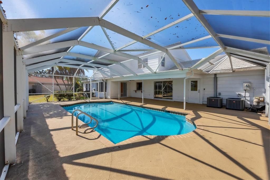 Activo con contrato: $739,900 (5 camas, 3 baños, 3299 Pies cuadrados)