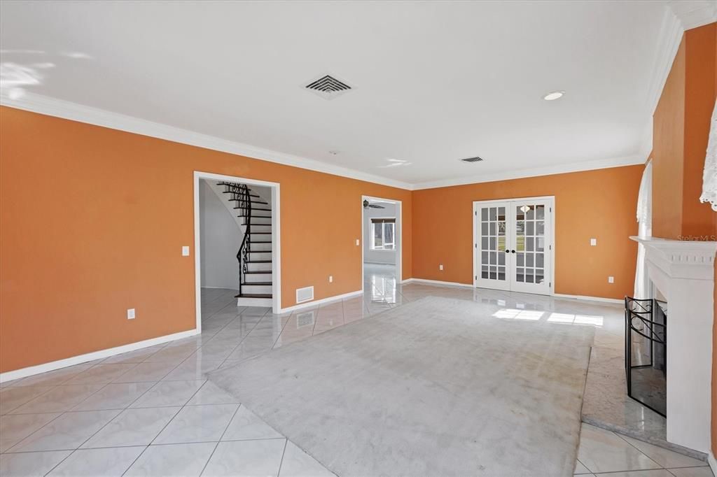 Activo con contrato: $739,900 (5 camas, 3 baños, 3299 Pies cuadrados)